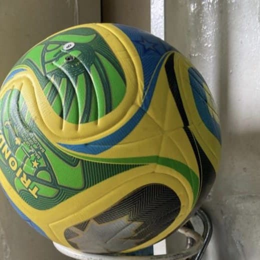 Ballon de football cousu main